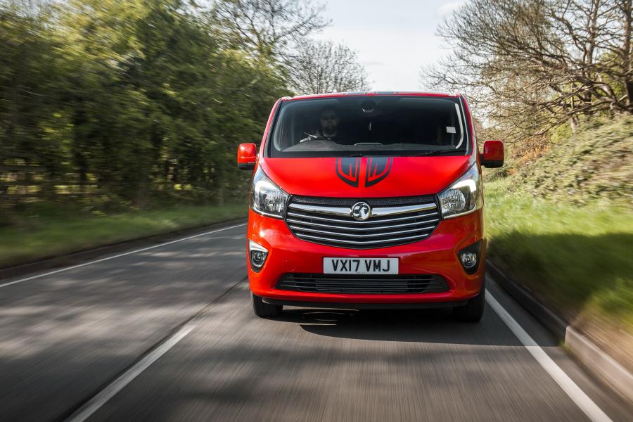  Vauxhall Vivaro Doublecab L2 BiTurbo Limited Edition 2017 года  (фото 2 из 24)